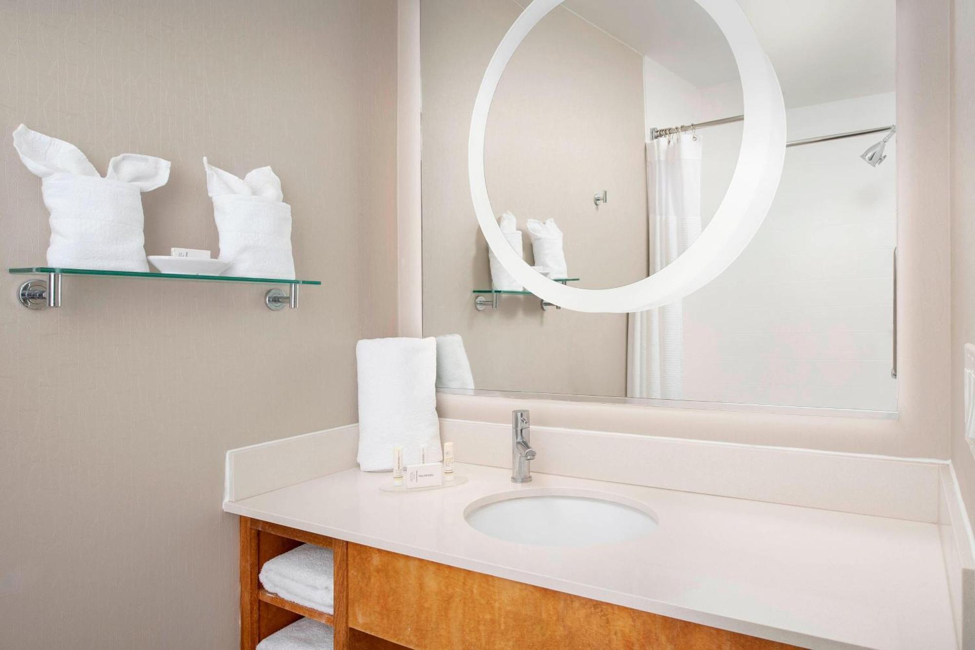 Springhill Suites Potomac Mills Удбридж Екстериор снимка