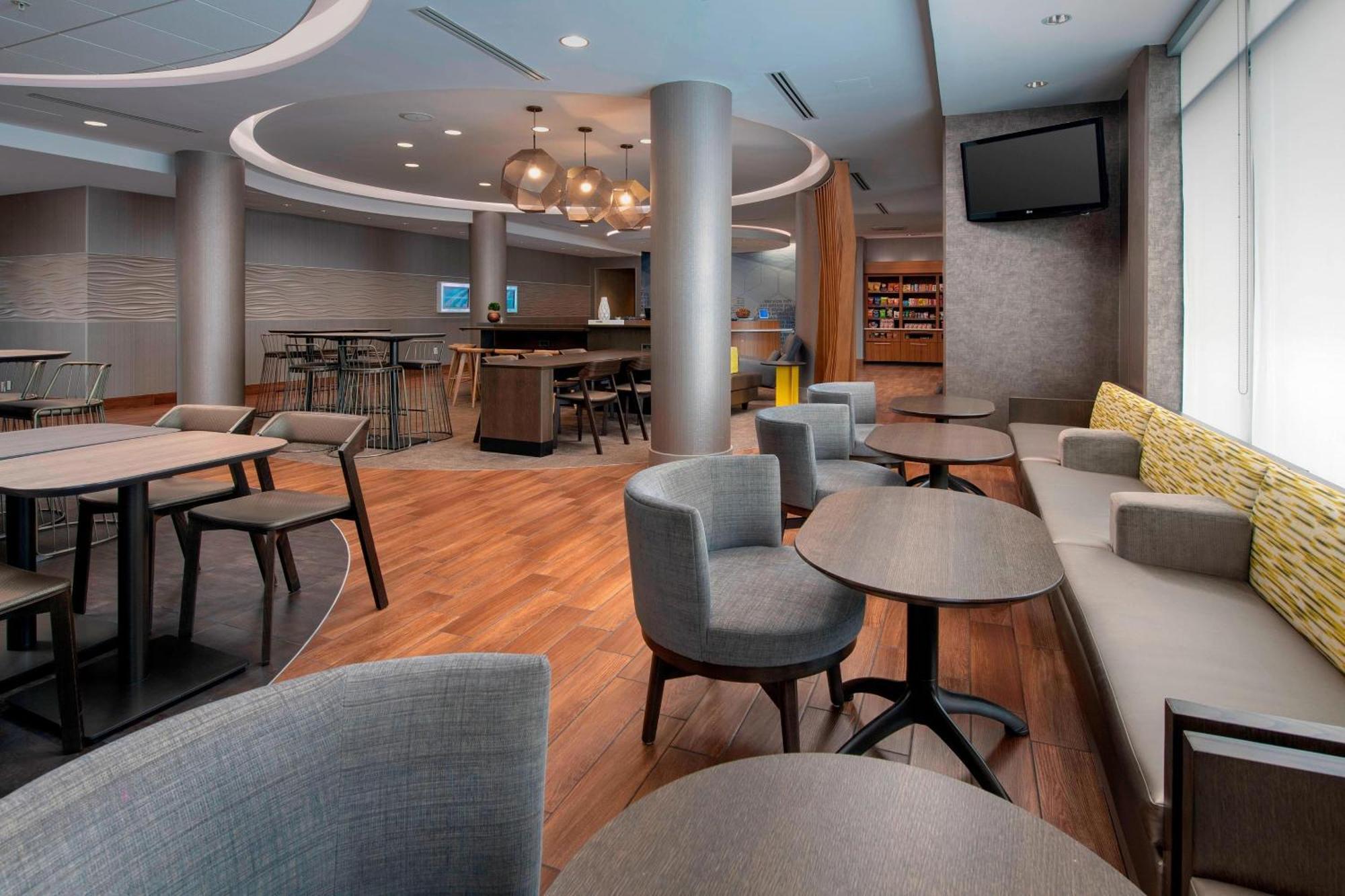 Springhill Suites Potomac Mills Удбридж Екстериор снимка